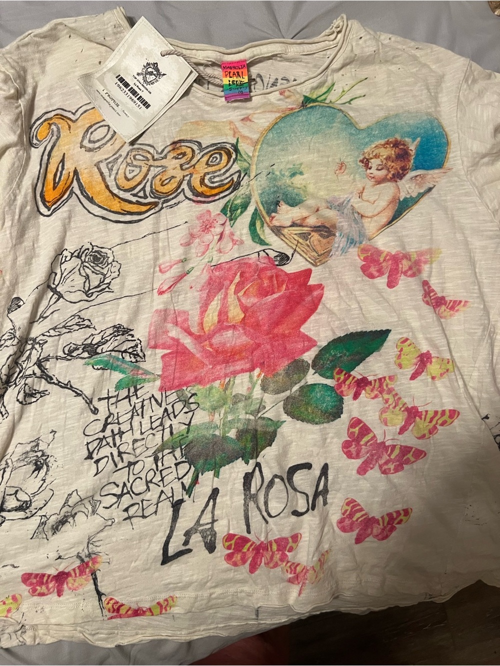 Magnolia Pearl Cream Tee with Pink Rose, Green Leaves & Blue Cherub Heart